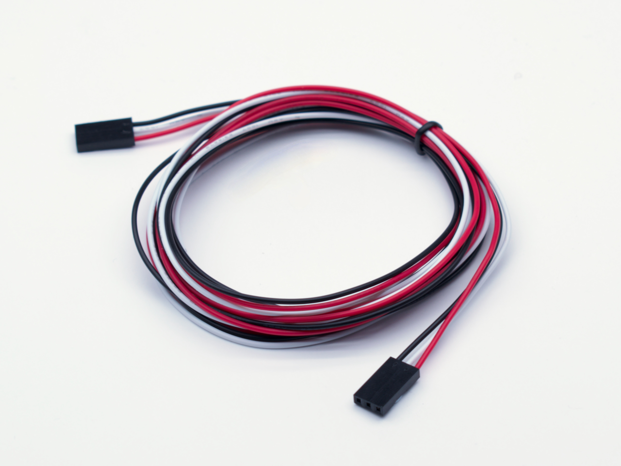 1.5 m (4.5ft) cable with 3 pin plug attached to both ends
