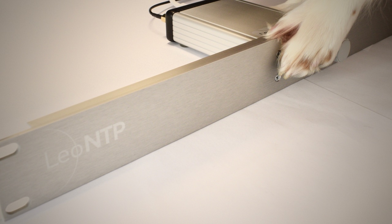 Rack Mount LeoNTP Networked Time NTP Server - Click Image to Close